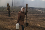 Тушение лесного пожара в районе поселка Ключевск Свердловской области