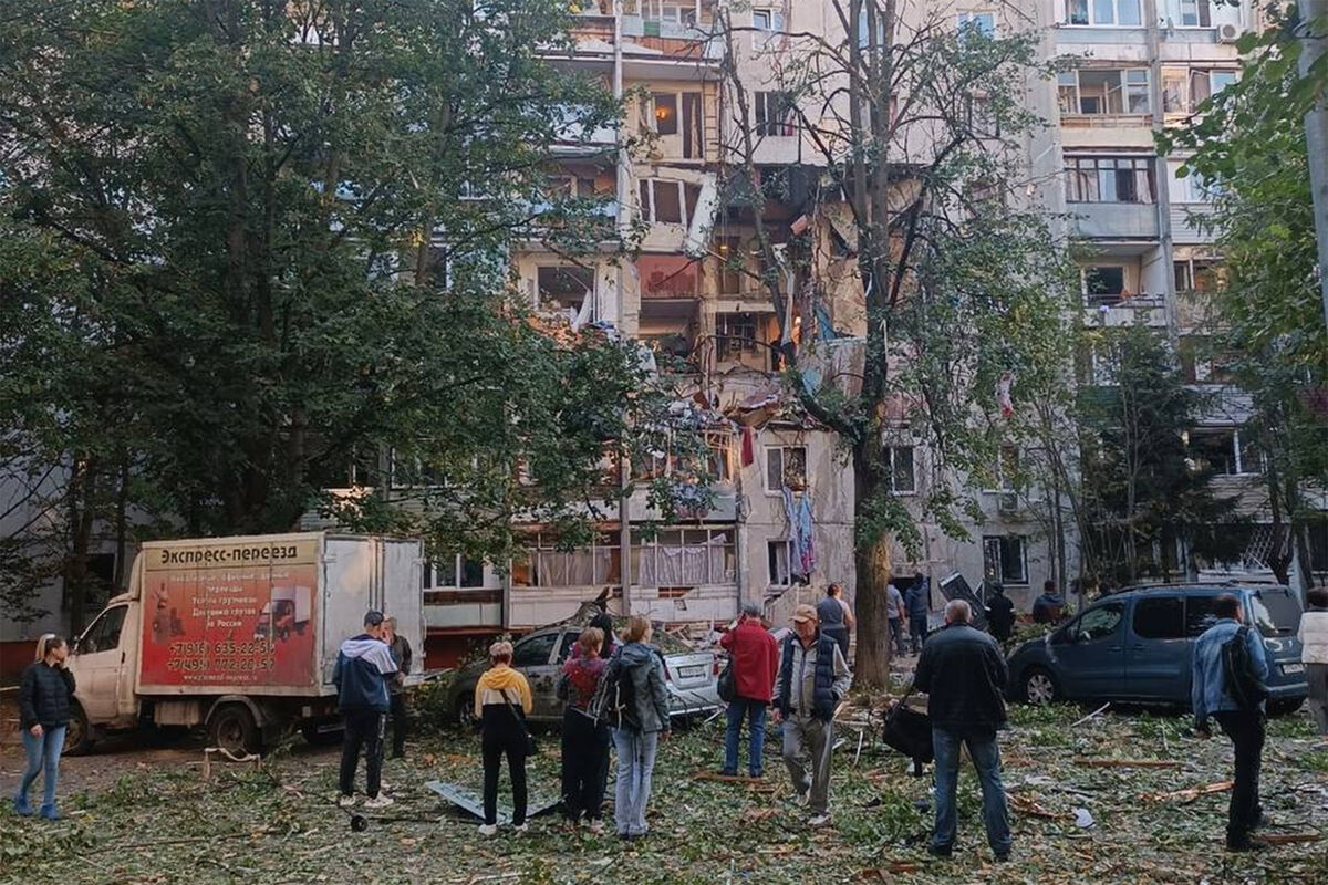 Спасатели пытаются добраться до первых этажей взорвавшегося в Балашихе дома  - Газета.Ru | Новости