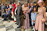 Гости перед церемонией венчания потомка династии Романовых Георгия Михайловича с гражданкой Италии Ребеккой Беттарини в Исаакиевском соборе, 1 октября 2021 года