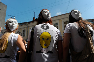 Правозащитники грозят уголовным преследованием за нападения на сторонников Pussy Riot