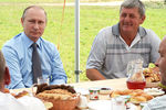  Владимир Путин во время встречи с работниками полевого стана агрофирмы «Дмитрова Гора»
