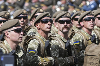 Украинские военнослужащие на параде в честь Дня независимости Украины в Киеве, 24 августа 2017 года