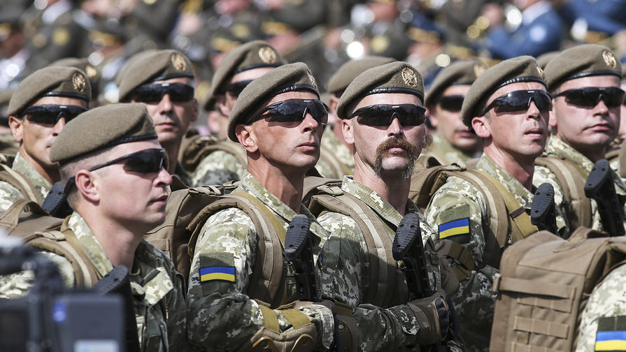 Украинские военнослужащие на параде в честь Дня независимости Украины в Киеве, 24 августа 2017 года