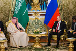 Король Саудовской Аравии Сальман Бен Абдель Азиз Аль Сауд и президент России Владимир Путин во время встречи в Кремле, 5 октября 2017 года