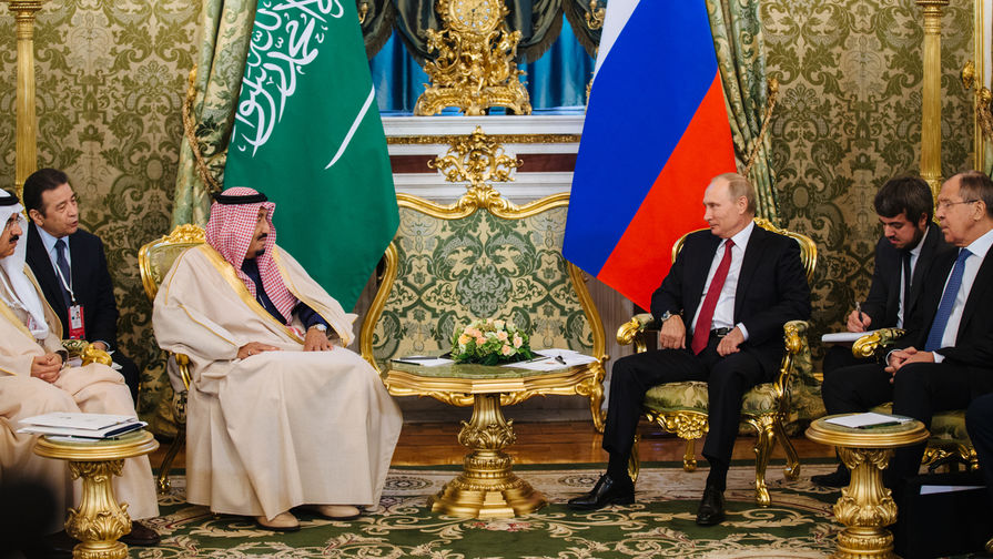Король Саудовской Аравии Сальман Бен Абдель Азиз Аль Сауд и президент России Владимир Путин во время встречи в Кремле, 5 октября 2017 года