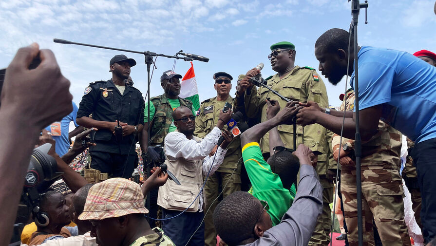 Военные в Нигере пригрозили убить президента при попытке восстановить его власть