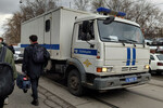 Во время церемонии прощания с рэпером Пашей Техником возле храма Петра и Павла в Лефортово в Москве, 11 апреля 2025 года