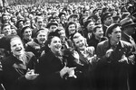 Студенты Ленинградского государственного университета во время митинга в честь победы в Великой Отечественной войне, 9 мая 1945 года