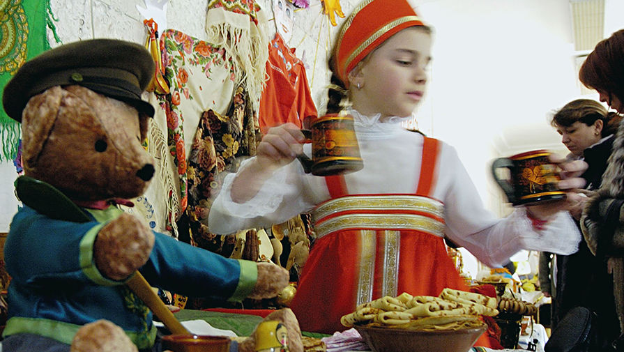 Празднование Масленицы в Кишиневском русском теоретическом лицее имени Петра Великого, 2005 год