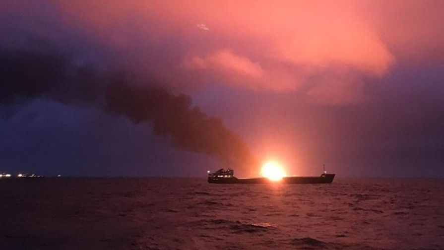 5757503 21.01.2019 Два судна под флагом Танзании горят в районе Керченского пролива. Керчь ФМ