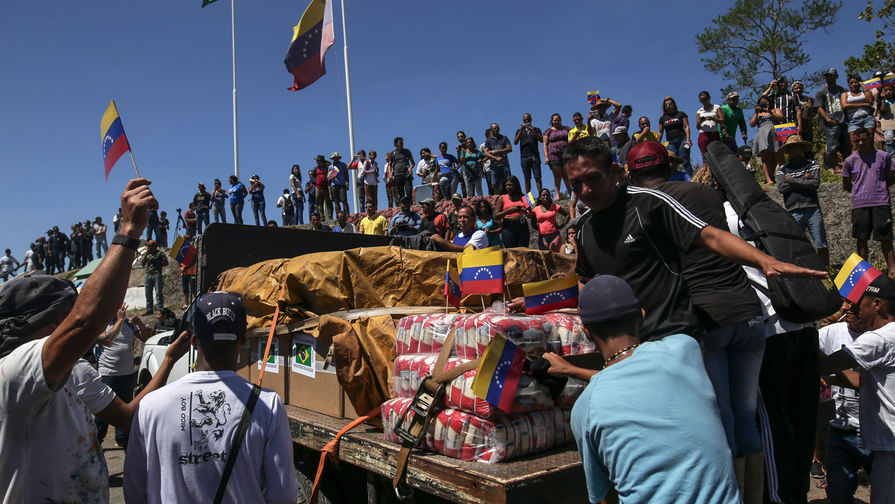 Первый грузовик с&nbsp;гуманитарной помощью Бразилии для&nbsp;Венесуэлы в&nbsp;приграничном бразильском городе Пакарайма, 23 февраля 2019 года 