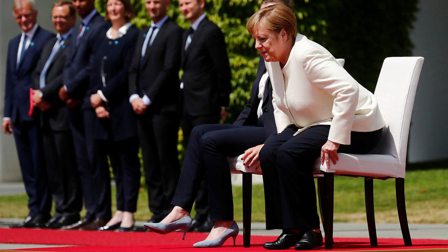 Канцлер ФРГ Ангелы Меркель и премьер-министр Дании Метте Фредериксен во время торжественного мероприятия в Берлине, 11 июля 2019 года
