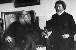 Писатель Лев Толстой и художник Илья Репин в Ясной Поляне, 1908 год