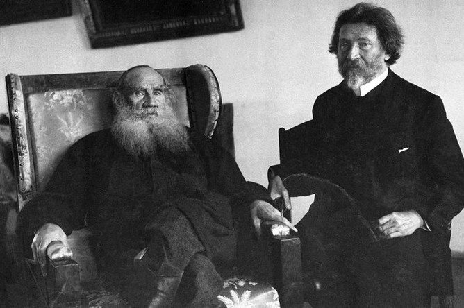 Писатель Лев Толстой и художник Илья Репин в Ясной Поляне, 1908 год