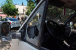 Автомобиль, поврежденный в результате обстрела на армяно-азербайджанской границе в селе Айгепар в Армении, 15 июля 2020 года