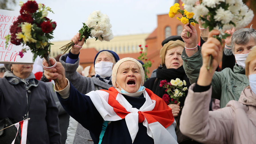 Участники акции протеста в&nbsp;центре Минска, 26 октября 2020 года
