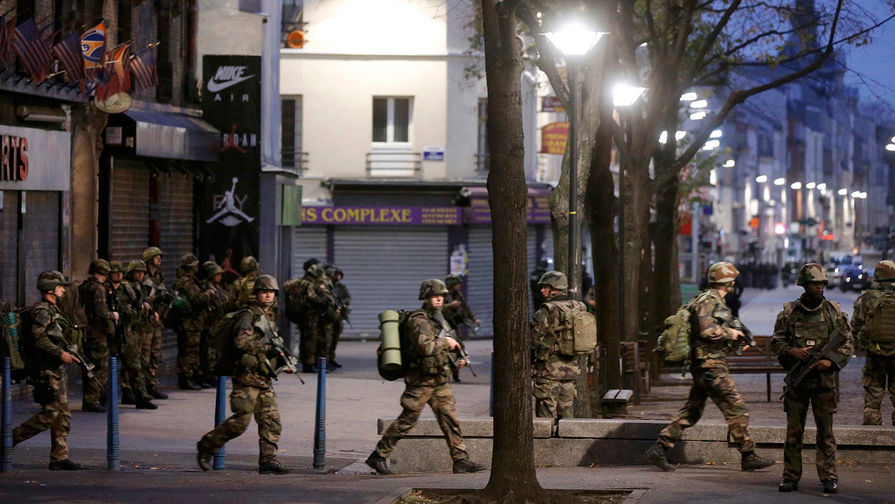 Солдаты французской армии на месте спецоперации в Париже