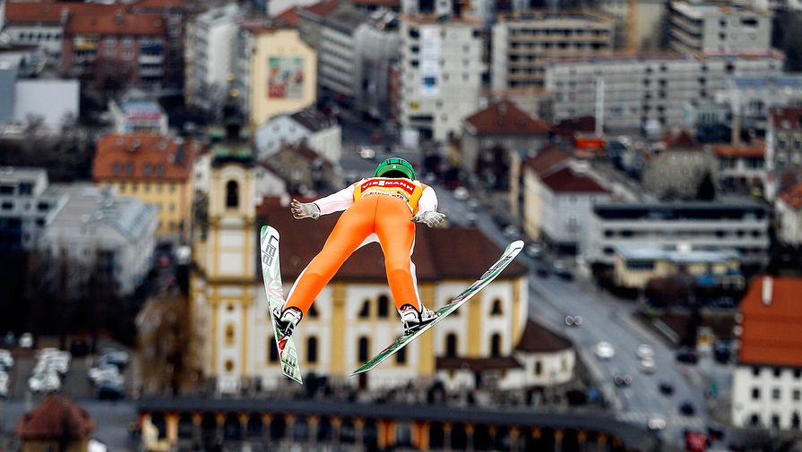 Участник соревнования по&nbsp;прыжкам на&nbsp;лыжах с&nbsp;трамплина в&nbsp;Инсбруке