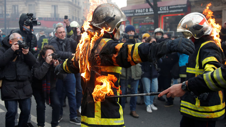 Во время протестов в&nbsp;Париже, Франция, январь 2020 года