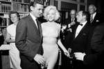Мэрилин Монро и Стив Смит, муж сестры Джона Кеннеди, в Нью-Йорке, 19 мая 1962 года