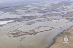 Вид на подтопленные территории с самолета МЧС России, Оренбургская область, 12 апреля 2024 года