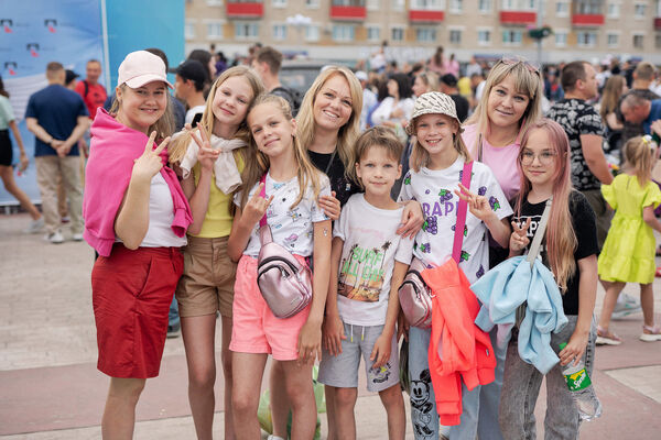 В&nbsp;Каменск-Уральском в&nbsp;День металлурга также прошло множество праздничных мероприятий для&nbsp;детей и взрослых, в&nbsp;которых участие приняли тысячи жителей. Кульминацией шоу-программы были выступления популярных исполнителей Дениса Майданова и Клавы Кока.