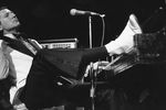 Джерри Ли Льюис во время выступления в Нью-Йорке, 1975 год
