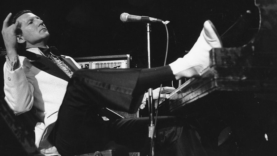 Джерри Ли Льюис во время выступления в&nbsp;Нью-Йорке, 1975 год
