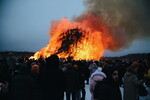 Сожжение арт-объекта «Четвёртая стена» во время празднования Масленицы в арт-парке «Никола-Ленивец» Калужской области, 25 марта 2023 года