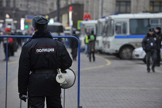 Сотрудники полиции перед началом несанкционированного митинга в поддержку «узников Болотной» на Манежной площади