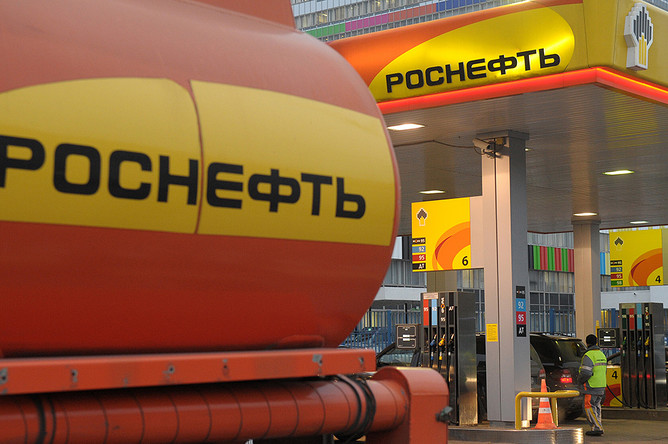 Автозаправочная станция компани «Роснефть» в Москве