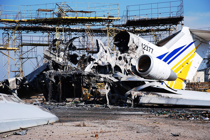 Уничтоженный самолет в&nbsp;аэропорту Донецка