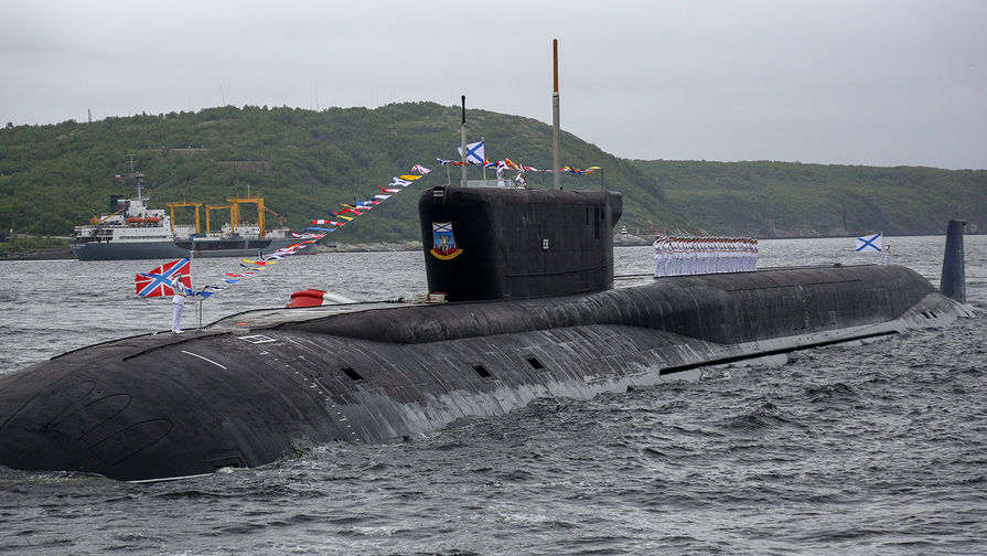 Атомный ракетный подводный крейсер стратегического назначения «Юрий Долгорукий» на рейде в Кольском заливе, 2019 год 