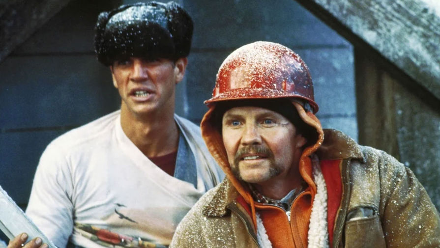Джон Войт и Эрик Робертс в фильме &laquo;Поезд-беглец&raquo; (1985)