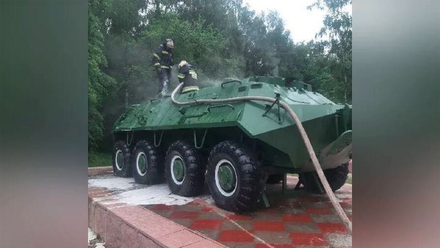 В Нижегородской области подожгли памятник БТР