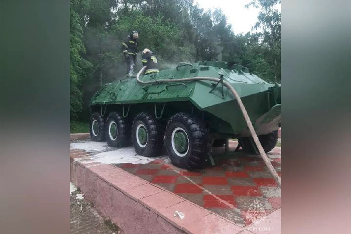 В Нижегородской области подожгли памятник БТР - Газета.Ru | Новости