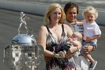Дэн Уилдон с семьей после победы в гонке «Индианаполис-500»