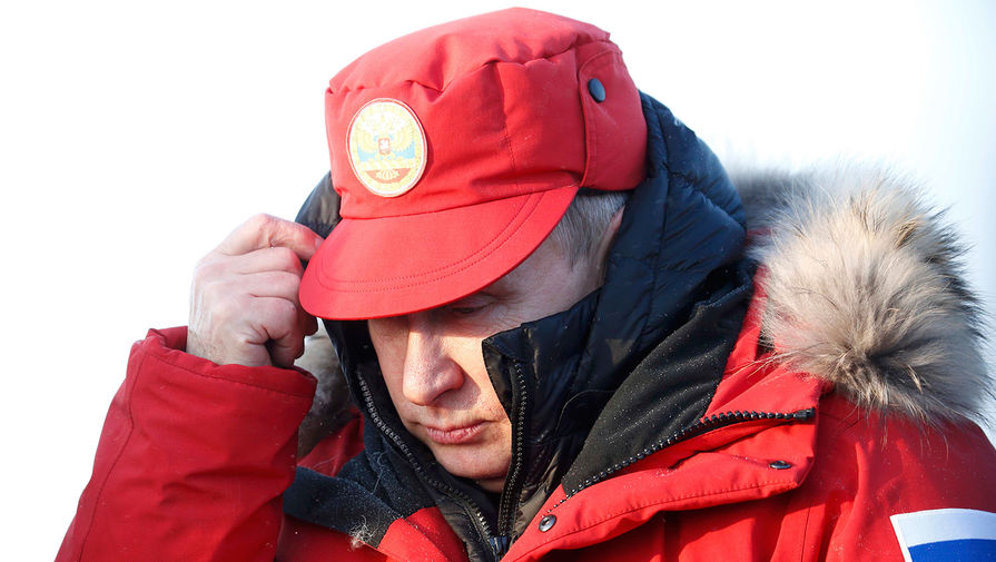 Владимир Путин во время посещения острова Земля Александры архипелага Земля Франца-Иосифа