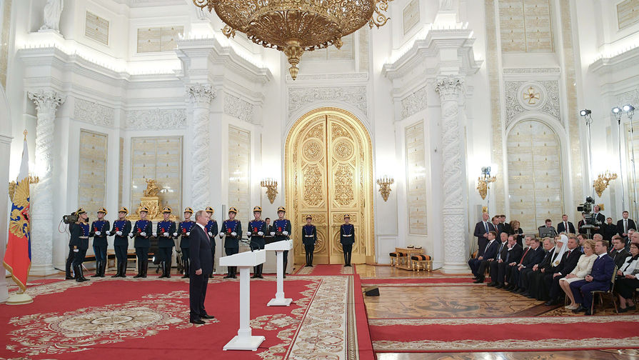 Президент России Владимир Путин во время церемонии вручения государственных премий за&nbsp;выдающиеся заслуги, 12 июня 2018 года