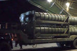 Зенитно-ракетные комплексы С-300, доставленные в Сирийскую Арабскую республику самолетом Ан-124-100 «Руслан» министерства обороны РФ (кадр из видео)