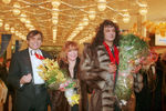 Продюсер Бари Алибасов, певцы Алла Пугачева и Филипп Киркоров во время церемонии вручения музыкальной премии «Овация» в Москве, 1994 год