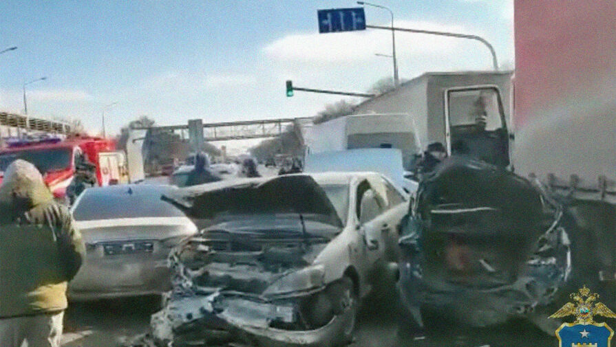 В массовом ДТП с грузовиком на Ставрополье пострадали 9 человек и разбито 16 машин