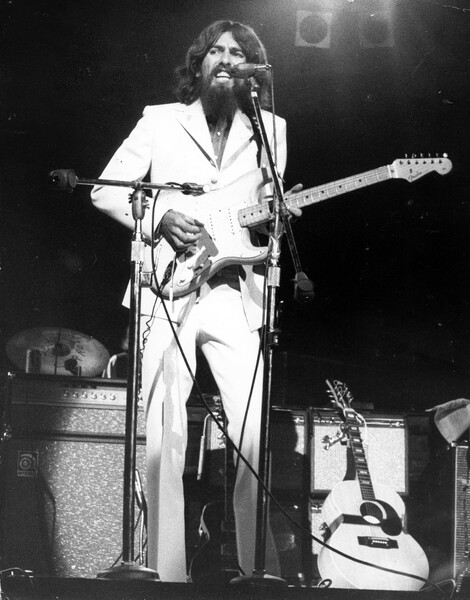 Джордж Харрисон на&nbsp;концерте в&nbsp;Нью-Йорке, 1971&nbsp;год