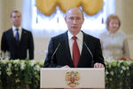 Избранный президент России Владимир Путин во время выступления на церемонии инаугурации в Андреевском зале Большого Кремлевского дворца, 7 мая 2012 года