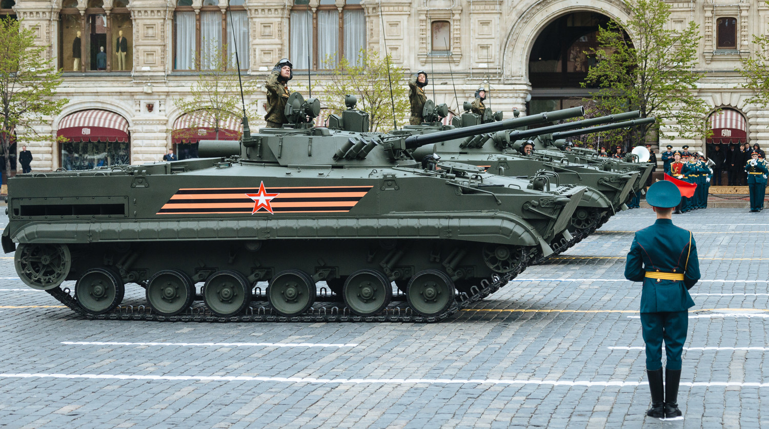 Проход военной техники на параде, посвященном 72-й годовщине победы в Великой Отечественной войне