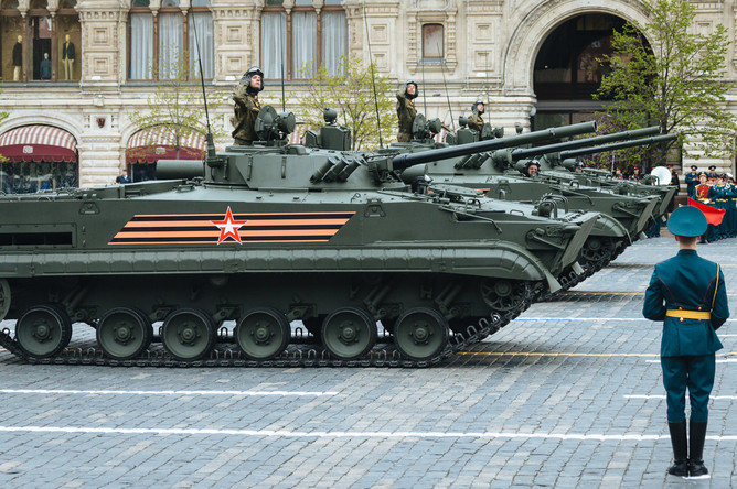 Проход военной техники на параде, посвященном 72-й годовщине победы в Великой Отечественной войне