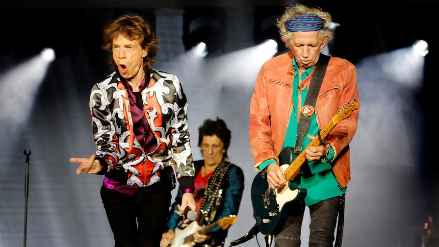Участники The Rolling Stones Мик Джаггер, Кит Ричардс и Рон Вуд во время концерта во французском Марселе, 2018 год