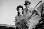 Вивьен Ли со своим мужем Лоренсом Оливье в аэропорту Хитроу в Лондоне, 1947 год