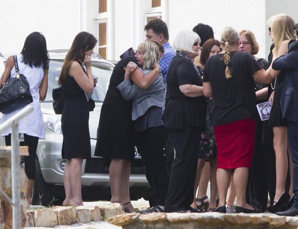 Близкие Оскара Писториуса во время кремации 