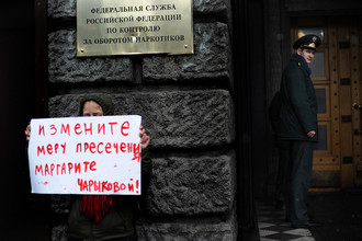 ФСКН отозвала ходатайство о продлении ареста задержанной с обезболивающими девушке-инвалиду